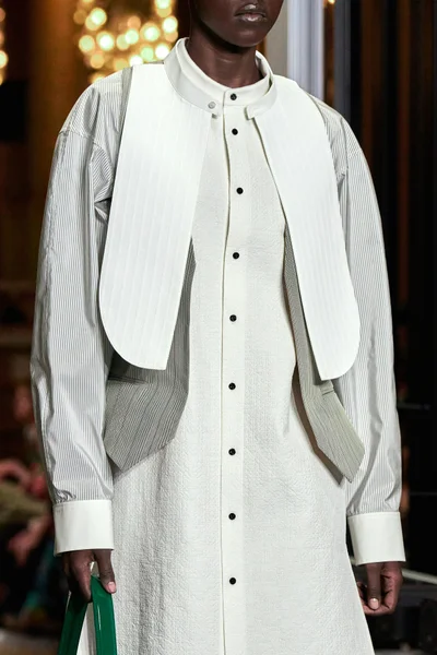 Look 25